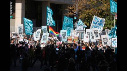 Estadounidenses marchando