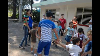 Escuela especial para niños con autismo, Dora Alonso