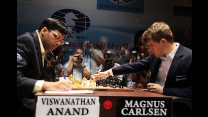 Anand y Carlsen se enfrentan en la cuarta ronda