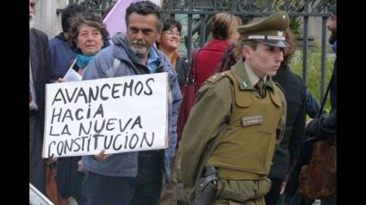 Chilenos piden reformas en la actual Constitución