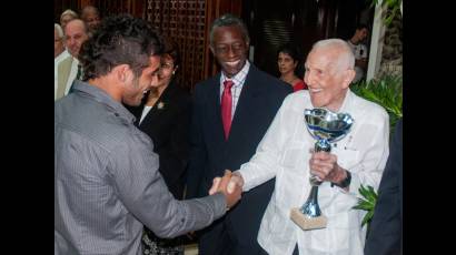 Reconocimiento al judoca Asley González