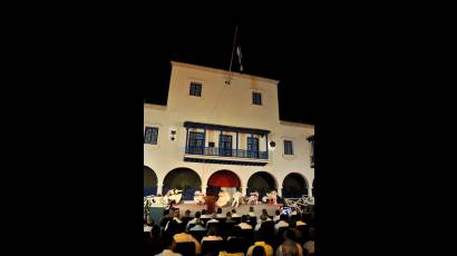 Bailes cubanos en celebración del triunfo revolucionario