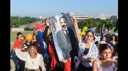 Desfile martiano en Cuba