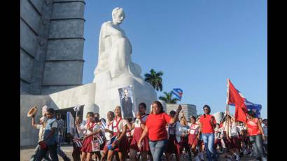 Desfile martiano en Cuba
