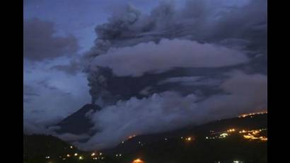 Volcán Tungurahua en actividad