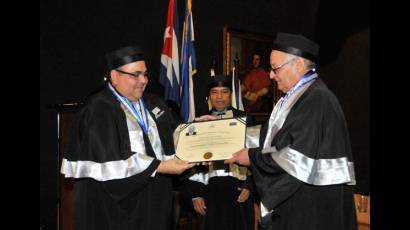 Rodolfo Alarcón, recibió el Honoris Causa en Ingeniería