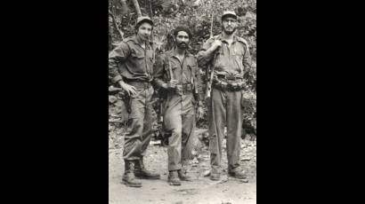  Raúl Castro y Juan Almeida junto a Fidel Castro 