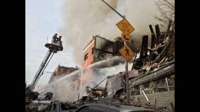 Se desploma edificio en Nueva York por posible explosión