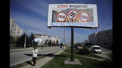 En Sebastopol un cartel llama al cese del fascismo 