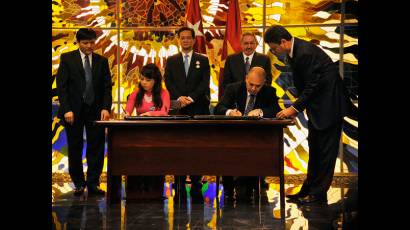 Firma de acuerdos bilaterales entre Cuba y Vietnam