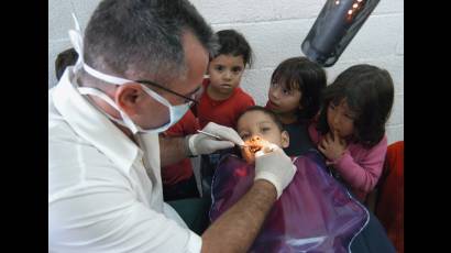 Médicos cubanos