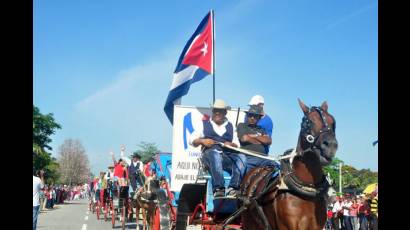 Desfile por el Día Internacional de los Trabajadores en Granma