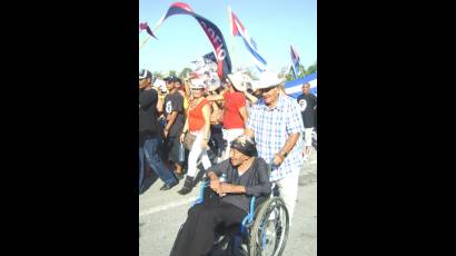 Desfile por el Día Internacional de los Trabajadores en Las Tunas