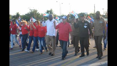 Desfile por el Día Internacional de los Trabajadores en Santiago de Cuba