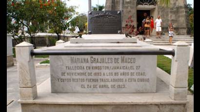 Tumba de Mariana Grajales en Cementerio Santa Ifigenia