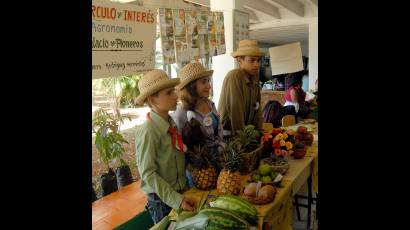 Exposición Nacional de Círculos de Interés y Sociedades Científicas