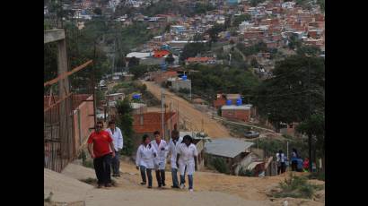 Cooperantes cubanos en Loma Grande