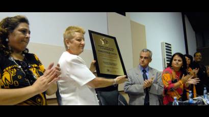Premio Mundial por la Vida a Vilma Espín