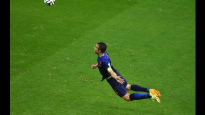  Robin van Persie empata a Holanda con España