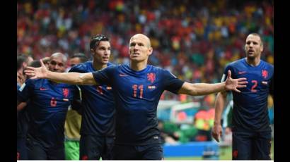 Arjen Robben celebrando el quinto gol