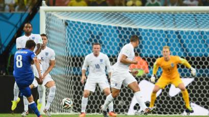 Italia marca el primer gol del partido