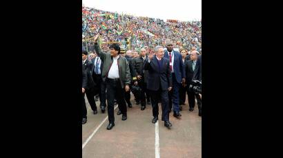 Raúl Castro junto a Evo Morales