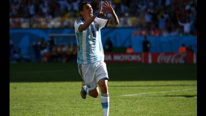 Angel di Maria celebra el gol de la victoria de Argentina