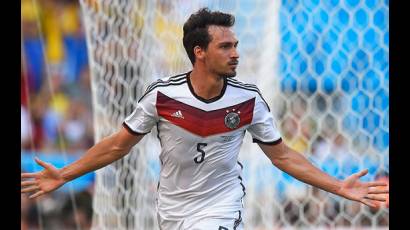 Mats Hummels maraca el primer gol de Alemania