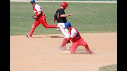 Equipo cubano sub-18 contra Canadá