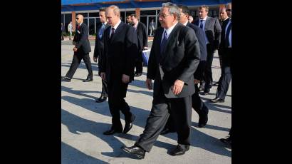 Sostuvieron Raúl y Putin conversaciones oficiales   