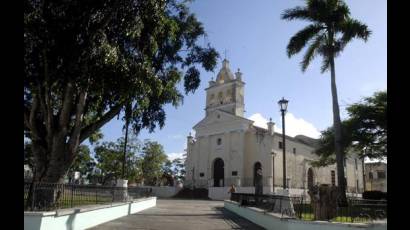 Vista de la Parroquia y Parque del Carmen