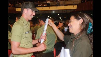 Cadetes del Minint recién graduados