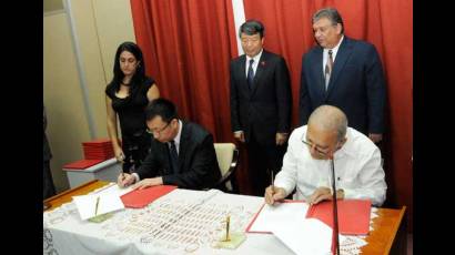 Firma de documentos empresariales