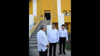 Xi Jinping y Raúl en el Cuartel Moncada