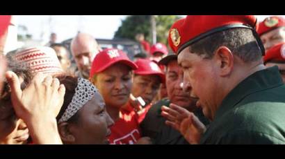 Hugo Chávez y su pueblo