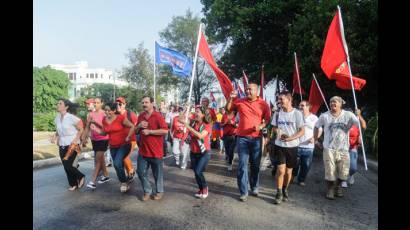 Jóvenes recuerdan en Cuba 60 cumpleaños de Chávez