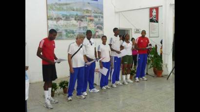 Atletas cubanos de esgrima