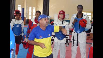 Entrenador cubano Roberto Cárdenas