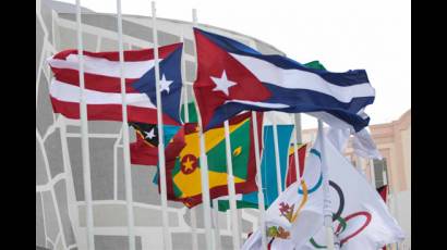 Bandera cubana izada en el World Trade Center de Veracruz