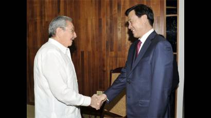 Raúl Castro y Yang Jing