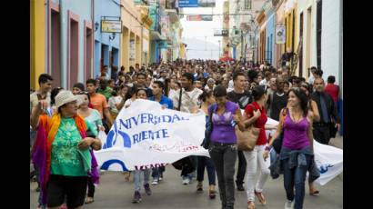 Celebrando la llegada de los héroes