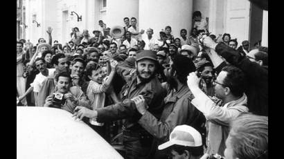 El pueblo recibió con vítores a Fidel y a los barbudos