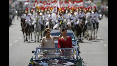 Dilma Rousseff asume segundo mandato