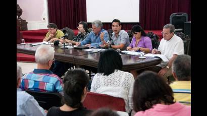 Miguel Díaz-Canel intercambia con los jóvenes