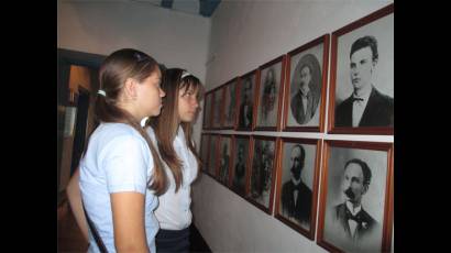 Estudiantes en Casa Natal de José Martí