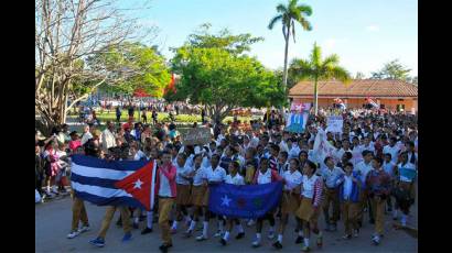 Desfile martiano en la Isla de la Juventud
