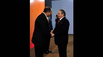 Raúl dialoga con el presidente de Costa Rica, Luis Guillermo Solís