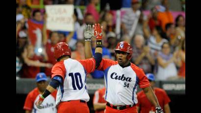 Peloteros cubanos celebran victoria en la Serie del Caribe