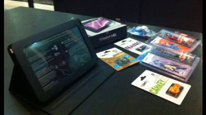 Tabletas y memorias flash a la venta en Feria del Libro 2015