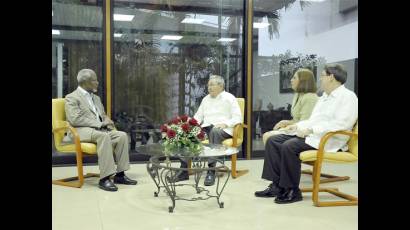 Encuentro de Raúl Castro con Kofi Annan